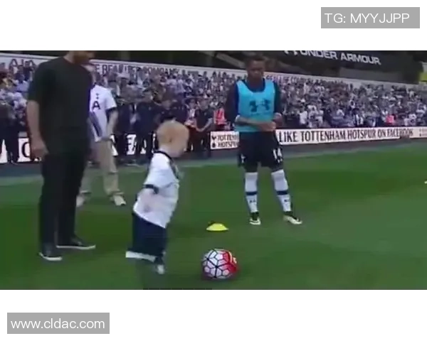 足球明星精彩劈叉瞬间集锦视频分享让你领略足球魅力与技巧之美